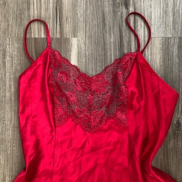 Victoria’s Secret red intimate lace detail slip size medium - Picture 4 of 9